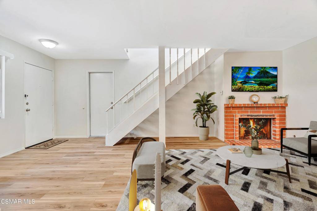 Thousand Oaks, CA 91362,1824 E Avenida De Las Flores