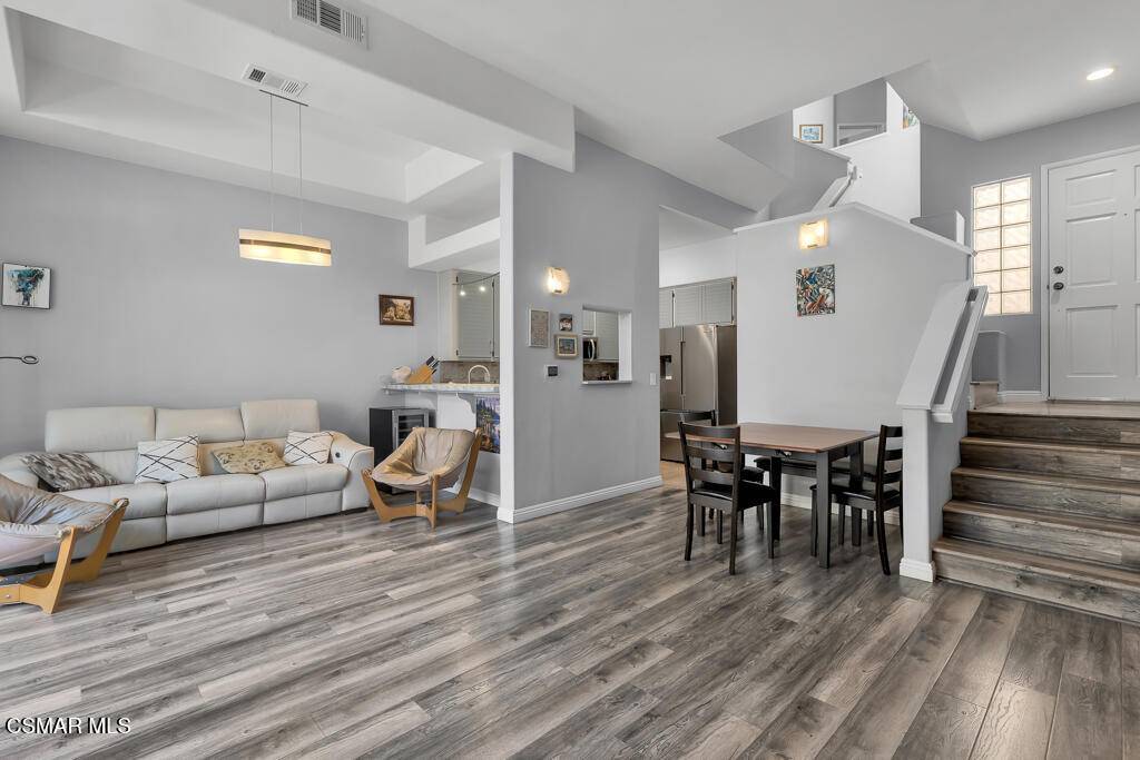 Thousand Oaks, CA 91362,2120 Los Feliz DR