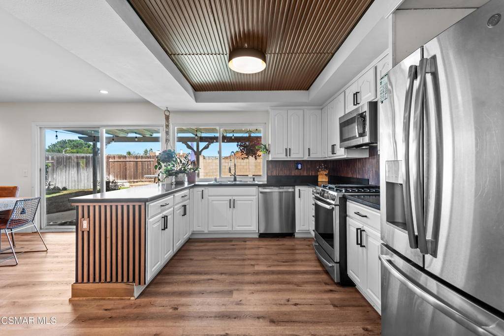 Thousand Oaks, CA 91360,363 Larcom ST