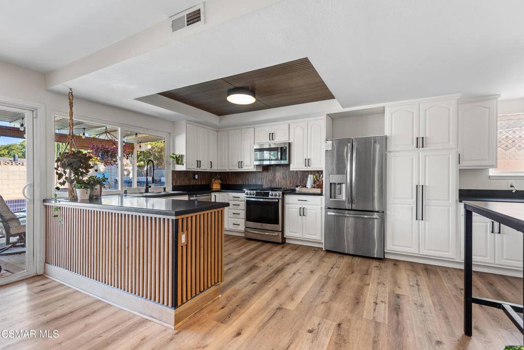 Thousand Oaks, CA 91360,363 Larcom ST