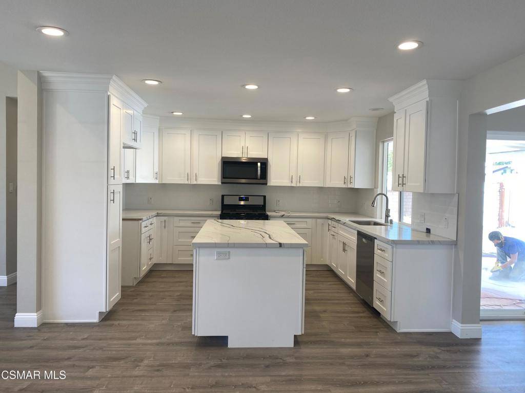 Simi Valley, CA 93063,2979 Amarillo AVE