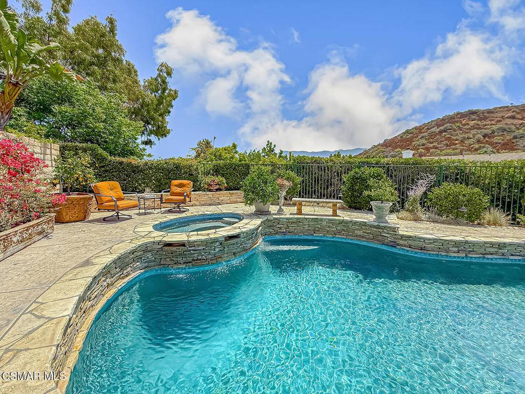 Newbury Park, CA 91320,678 Via Carro