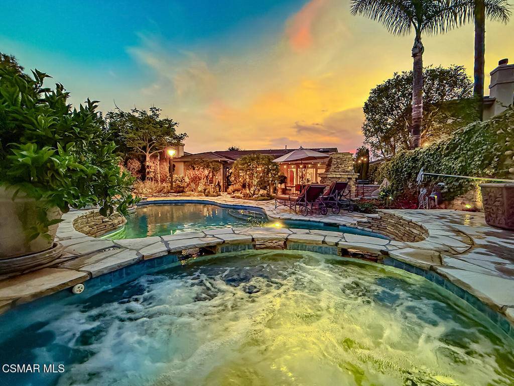 Newbury Park, CA 91320,678 Via Carro