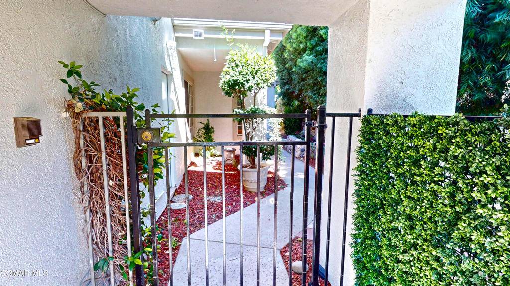 Westlake Village, CA 91362,972 Cedarcliff CT