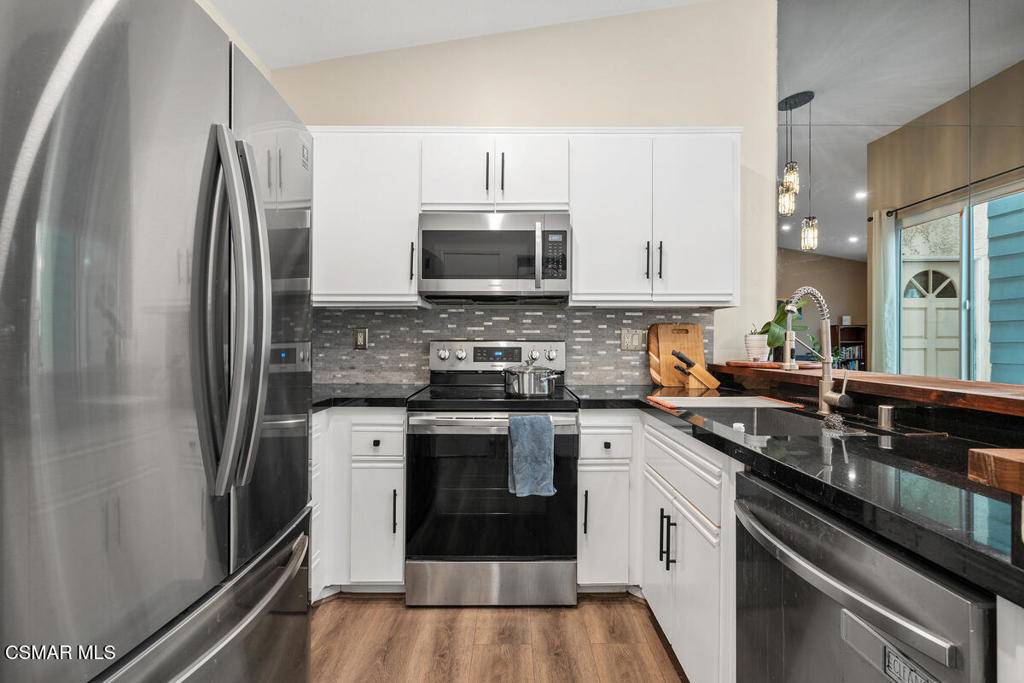 Thousand Oaks, CA 91362,2414 Pleasant WAY #B