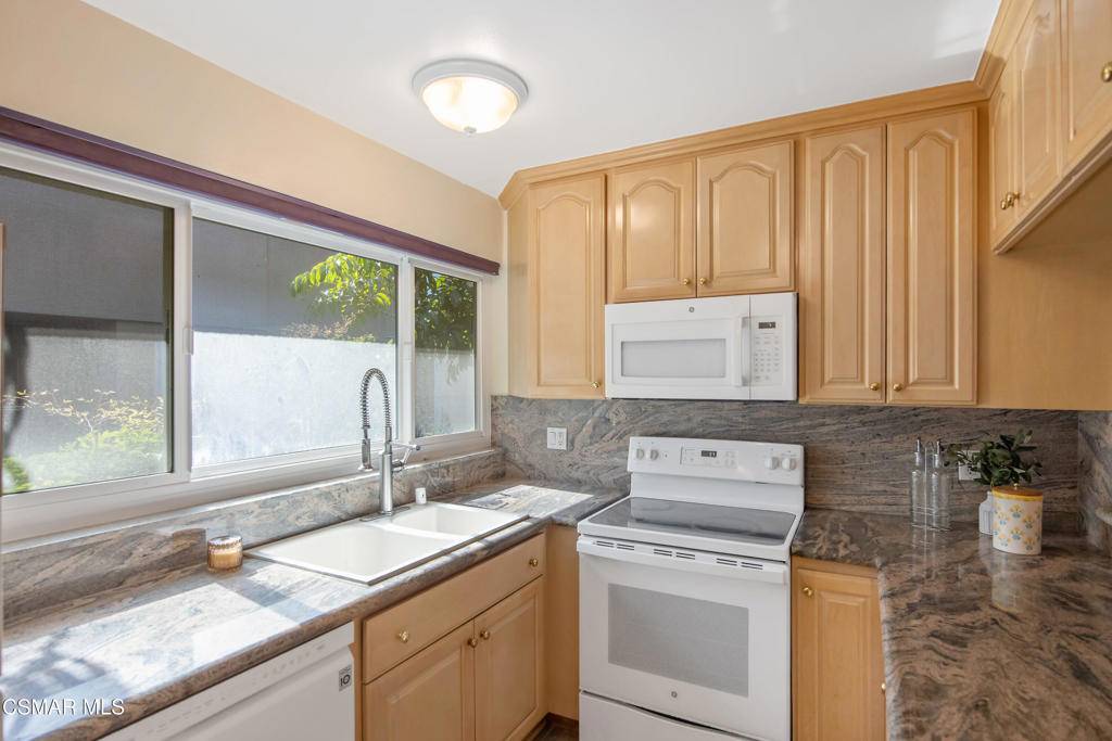 Tarzana, CA 91356,18134 Killion ST #2