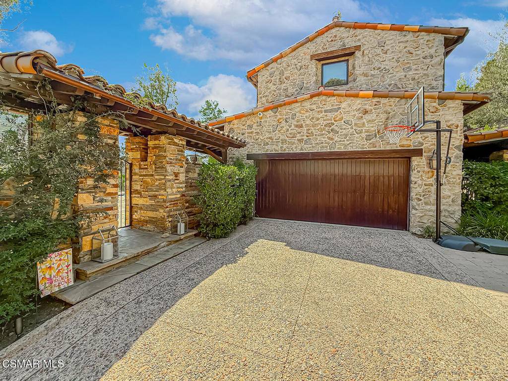 Agoura Hills, CA 91301,31145 Lobo Vista RD