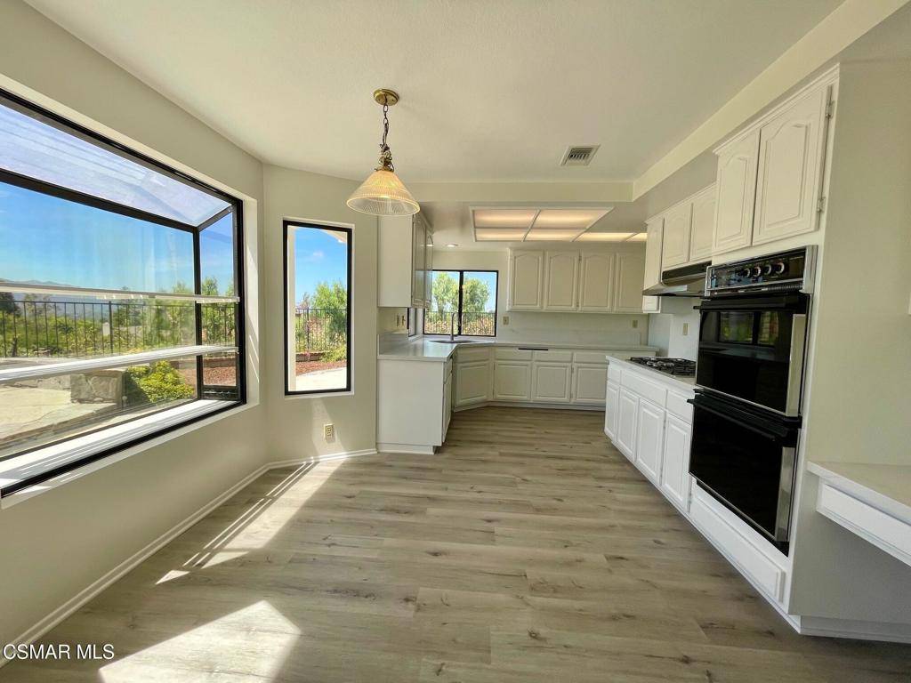Thousand Oaks, CA 91362,2568 Picadilly CIR