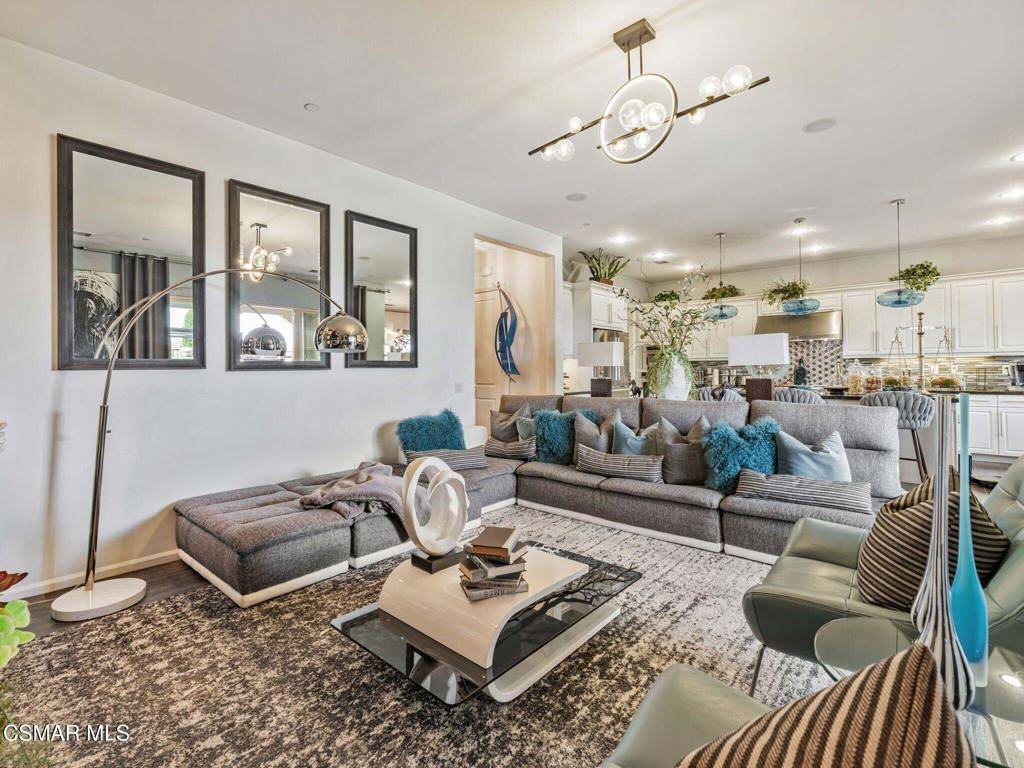 Saugus, CA 91350,27636 Camellia DR