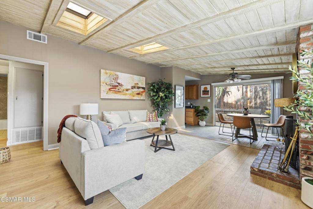 Thousand Oaks, CA 91360,865 Hillcrest DR