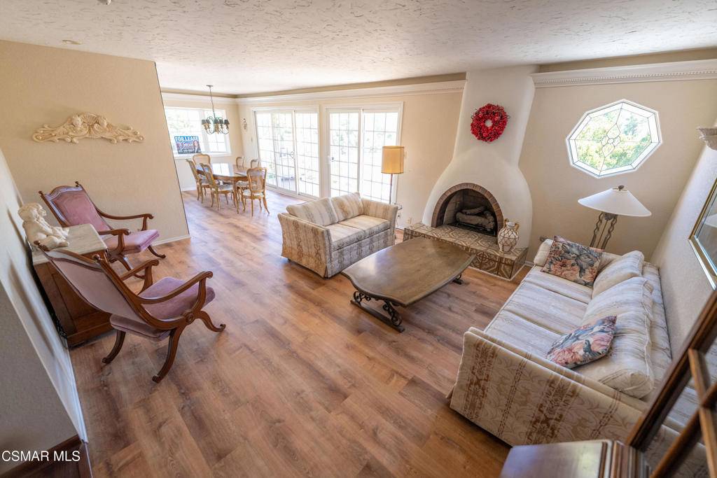 Woodland Hills, CA 91364,5042 Llano DR