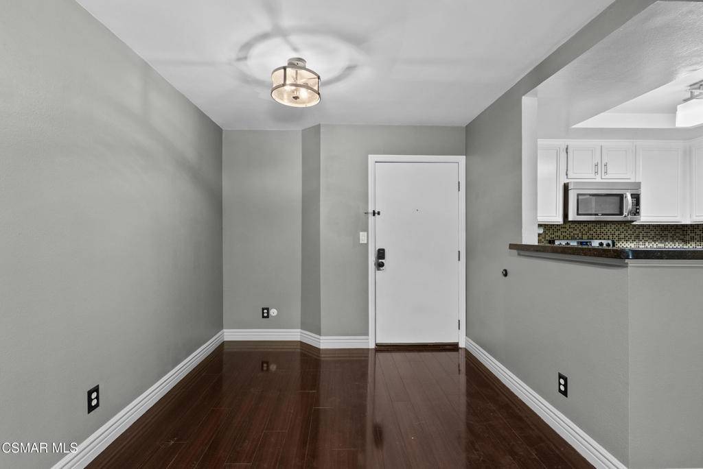 Woodland Hills, CA 91367,22100 Burbank BLVD #348e