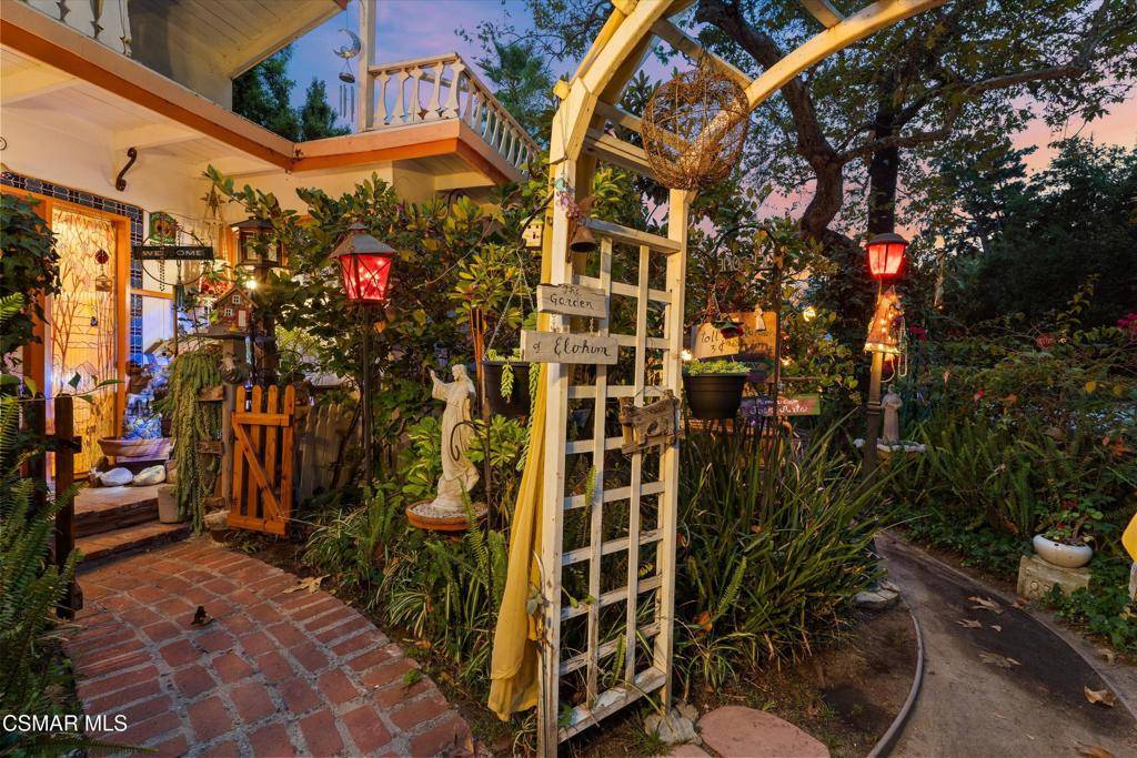 Pasadena, CA 91105,1705 La Loma RD