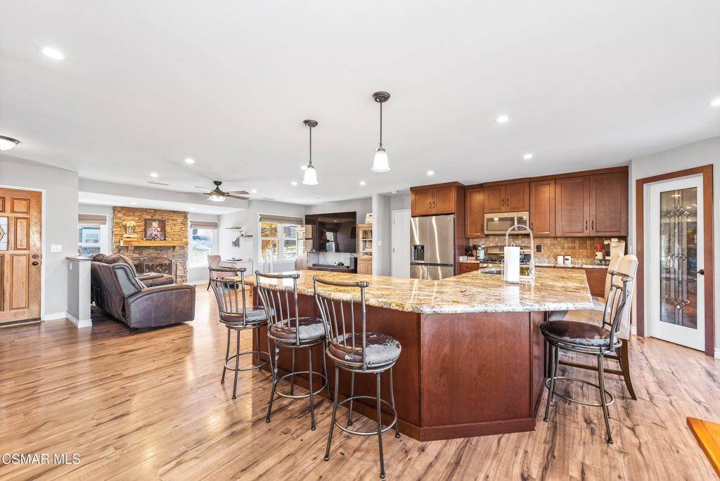 Simi Valley, CA 93065,683 Languid LN