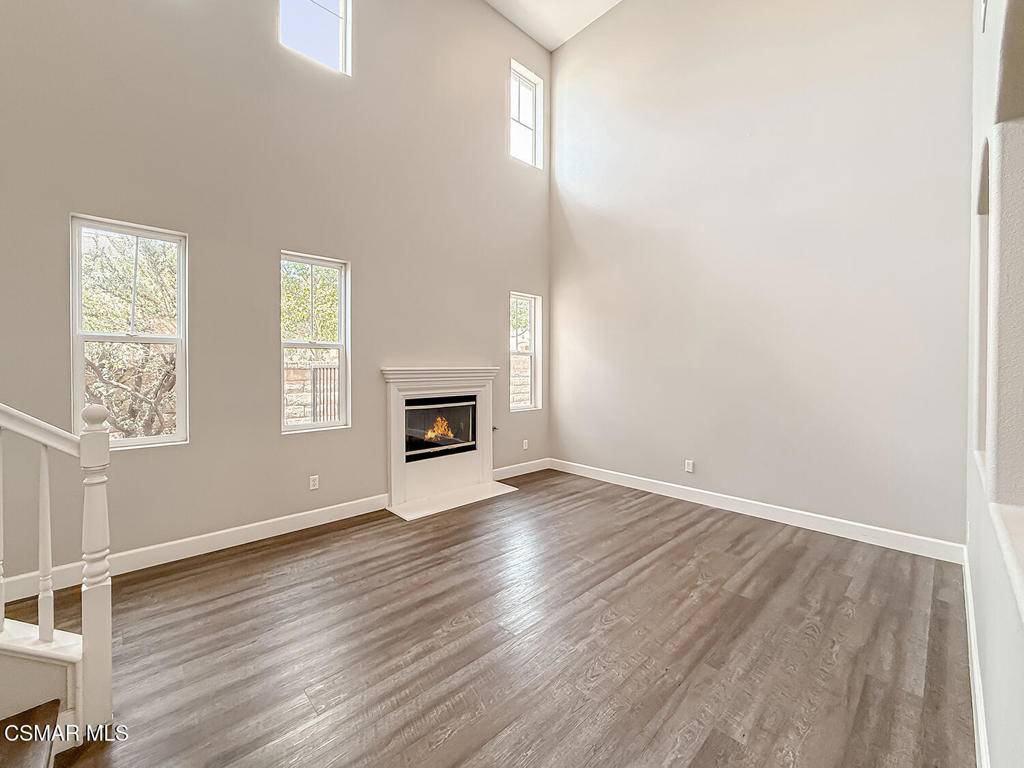 Valencia, CA 91354,24045 Joshua DR