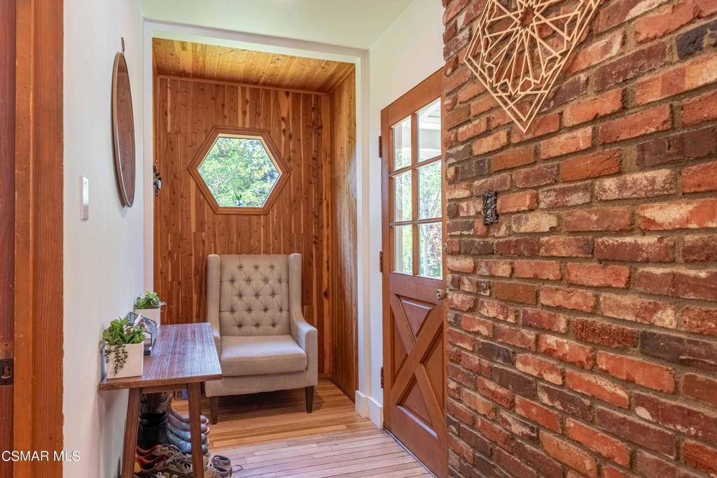 Canoga Park, CA 91304,21315 Community ST