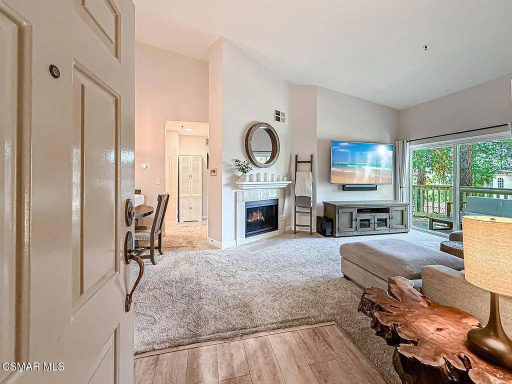 Oak Park, CA 91377,5837 Oak Bend LN #302