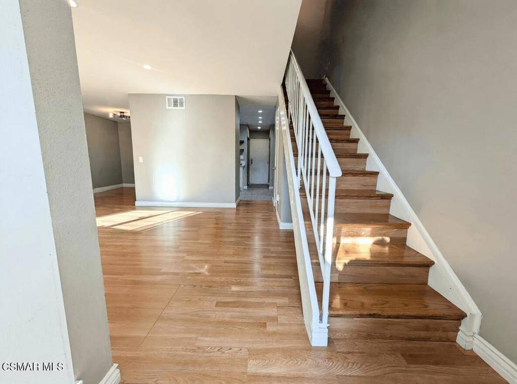 Agoura Hills, CA 91301,28713 Conejo View DR
