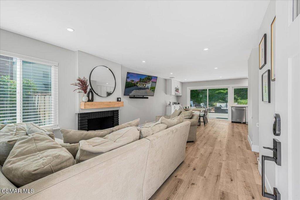 Thousand Oaks, CA 91362,2681 Briarwood PL