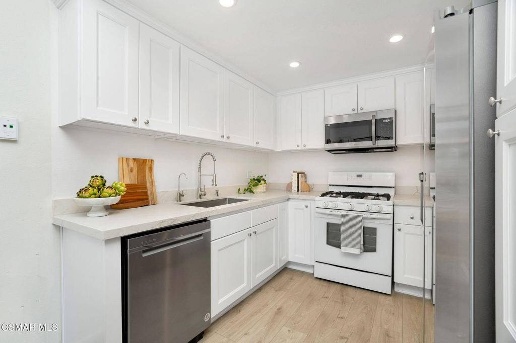 Encino, CA 91316,17914 Magnolia BLVD #135