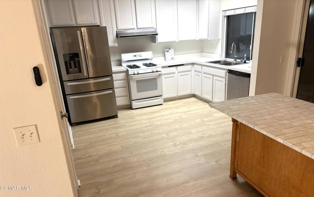 Camarillo, CA 93010,170 Spanish Moss PL