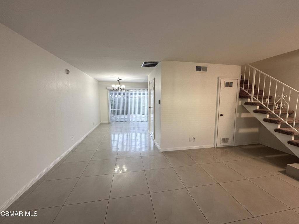 Reseda, CA 91335,6621 Wilbur AVE #9