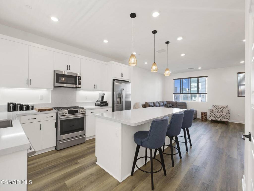 Valencia, CA 91381,27065 Tanager LN