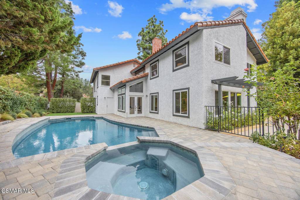 Westlake Village, CA 91361,2116 Glastonbury RD