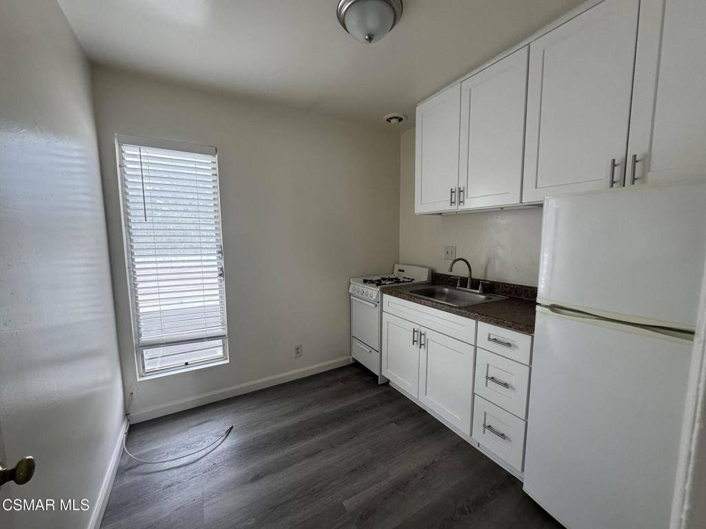 Van Nuys, CA 91401,13507 Victory BLVD #11