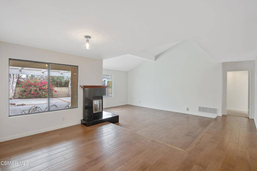 Moorpark, CA 93021,13893 Christian Barrett DR