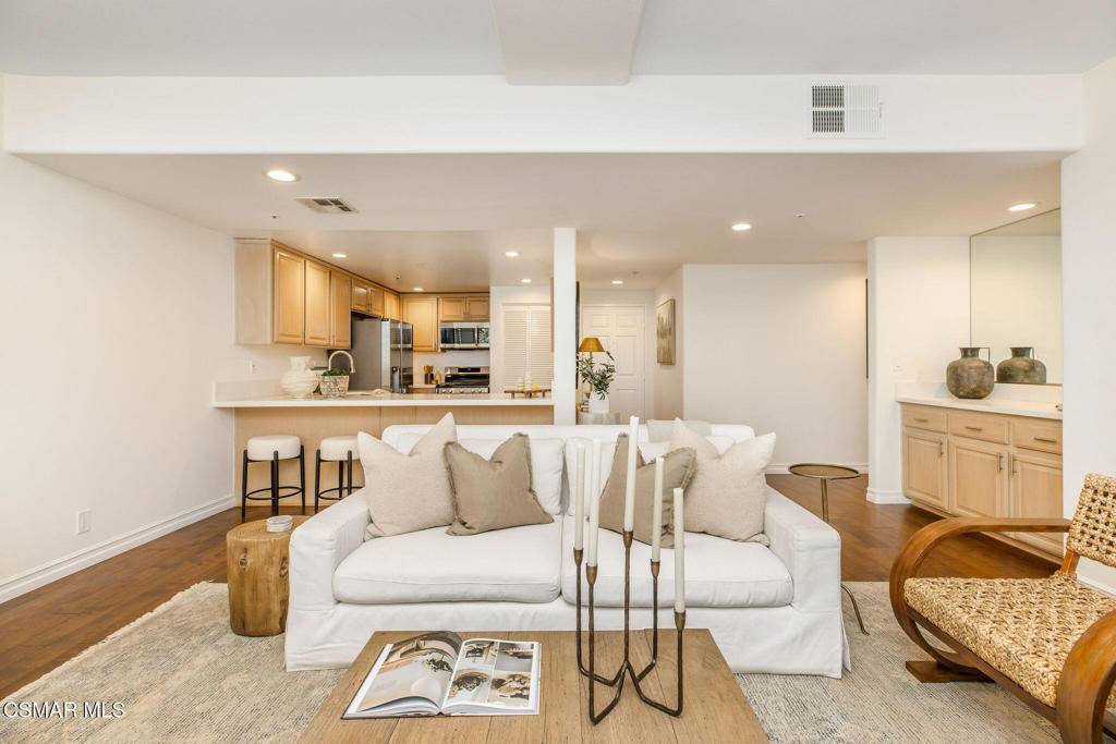 Los Angeles, CA 90049,11920 Goshen AVE #202