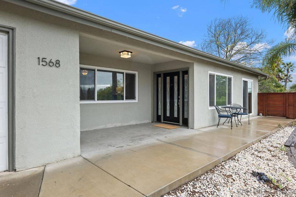 Escondido, CA 92025,1568 Robyn