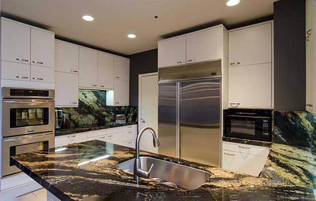 San Diego, CA 92101,700 Front St #605