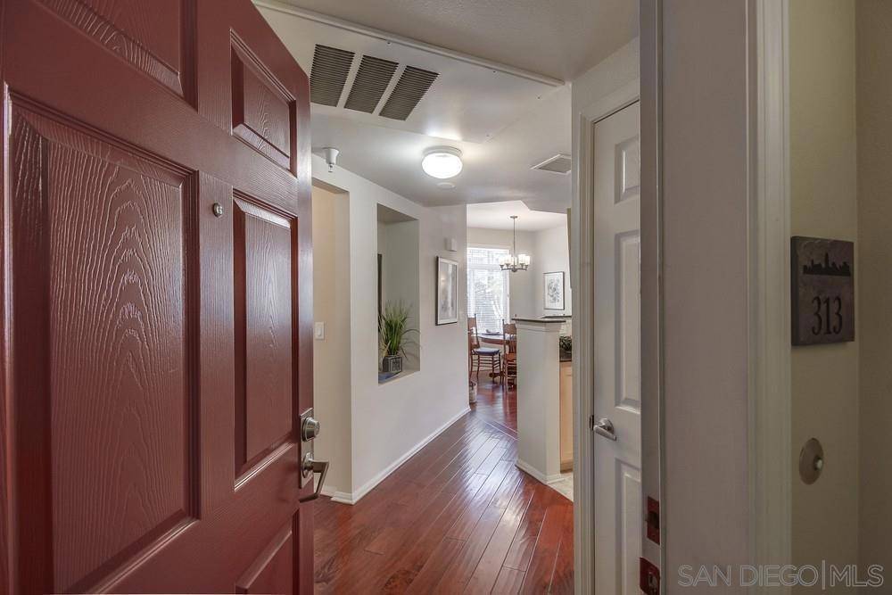 San Diego, CA 92101,2400 5th Avenue #313