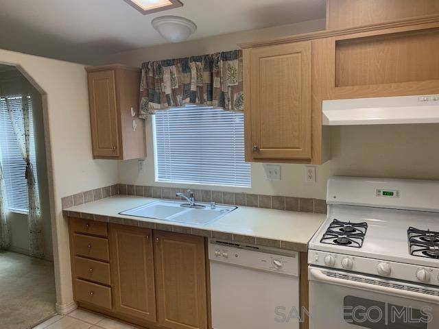 Poway, CA 92064,13902 Hibiscus #37