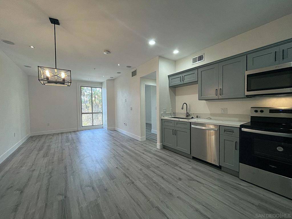 San Diego, CA 92101,1501 Front St #311