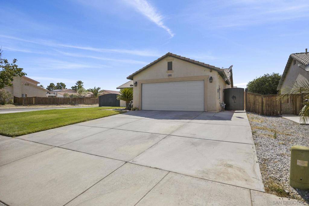 Adelanto, CA 92301,15404 Kearny Dr