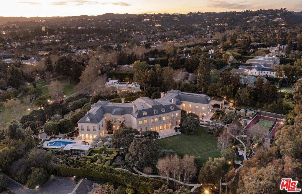 Los Angeles, CA 90024,594 S Mapleton DR