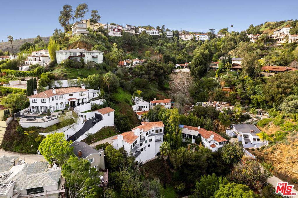 Los Angeles, CA 90068,7004 La Presa DR