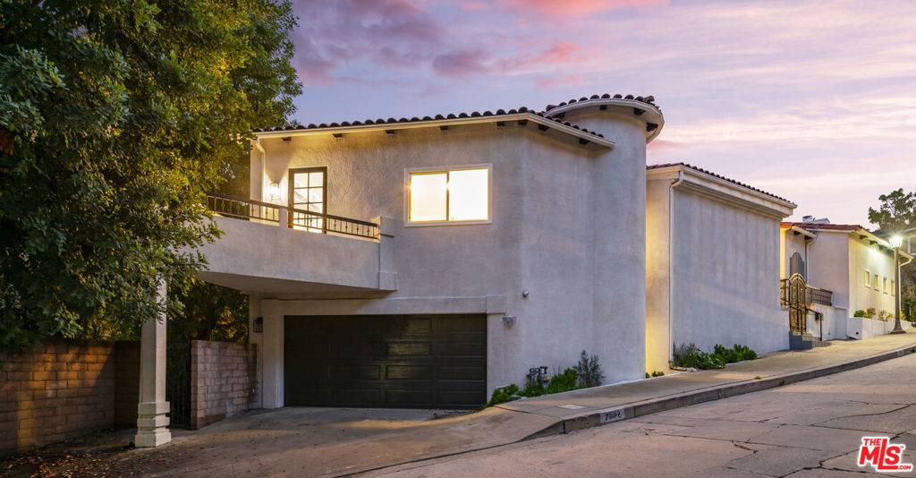 Los Angeles, CA 90068,7004 La Presa DR