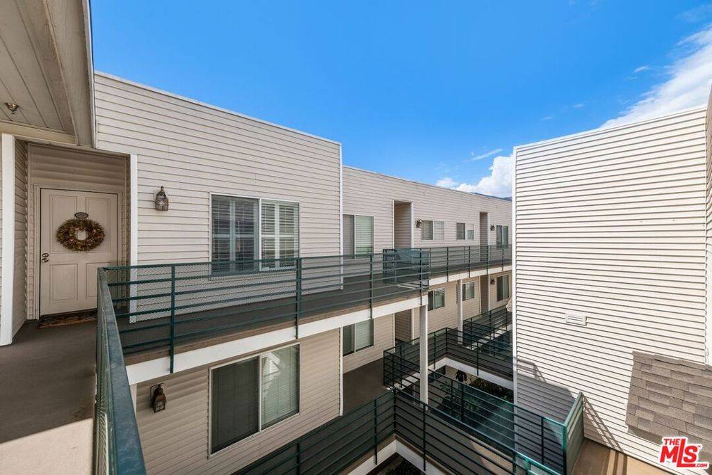 Montrose, CA 91020,2706 Honolulu AVE #303