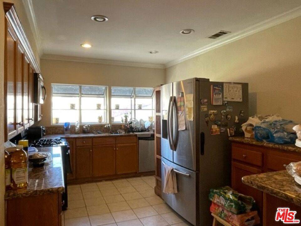 Los Angeles, CA 90026,242 N Dillon ST