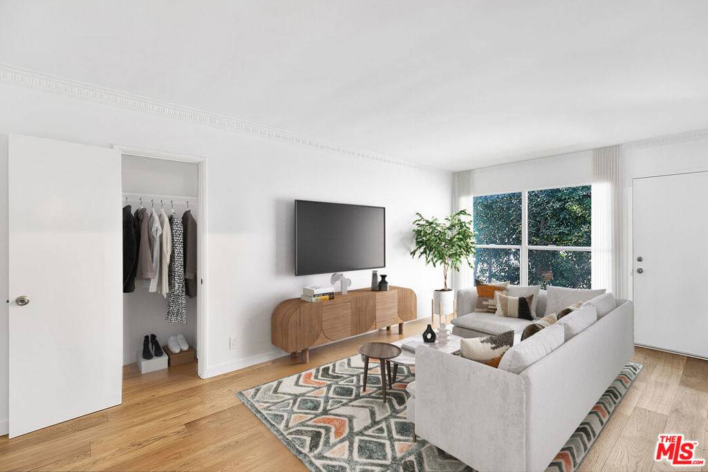West Hollywood, CA 90046,7452 Romaine ST