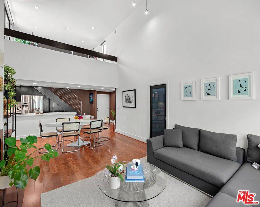 West Hollywood, CA 90069,950 N Kings RD #347