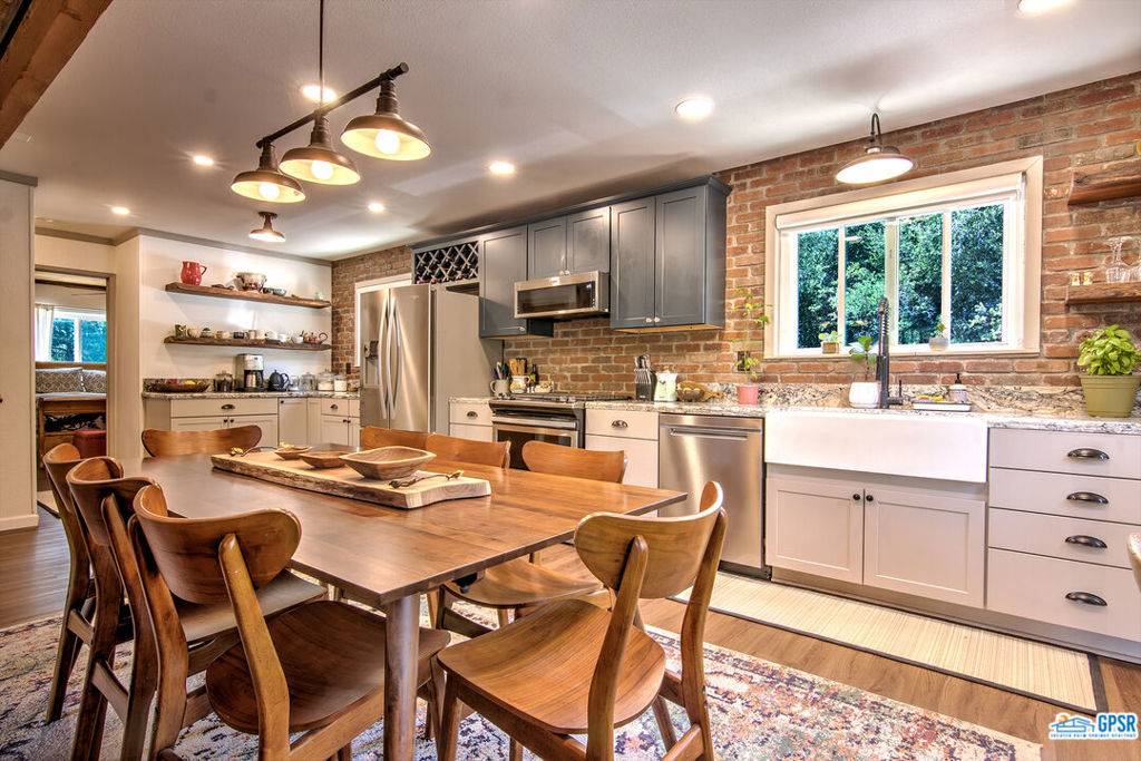 Idyllwild, CA 92549,25527 Cedar Glen DR