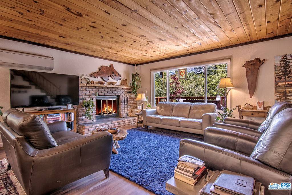 Idyllwild, CA 92549,25527 Cedar Glen DR