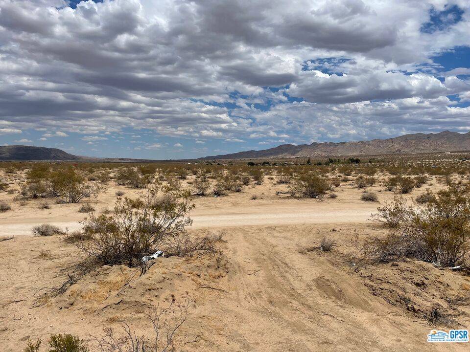Joshua Tree, CA 92252,2 SUNEVER RD