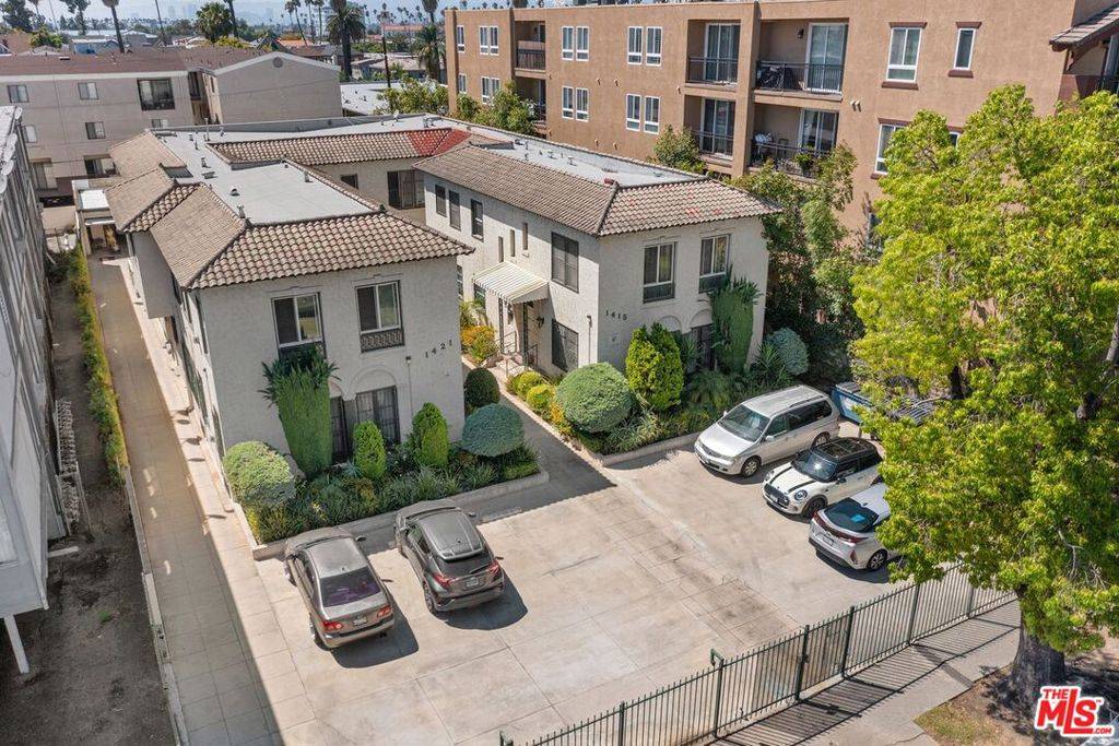 Los Angeles, CA 90019,1415 S St Andrews PL