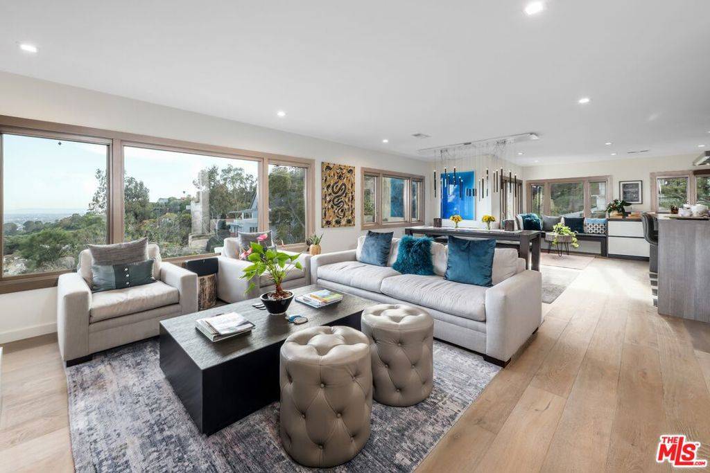 Los Angeles, CA 90068,2955 Belden DR