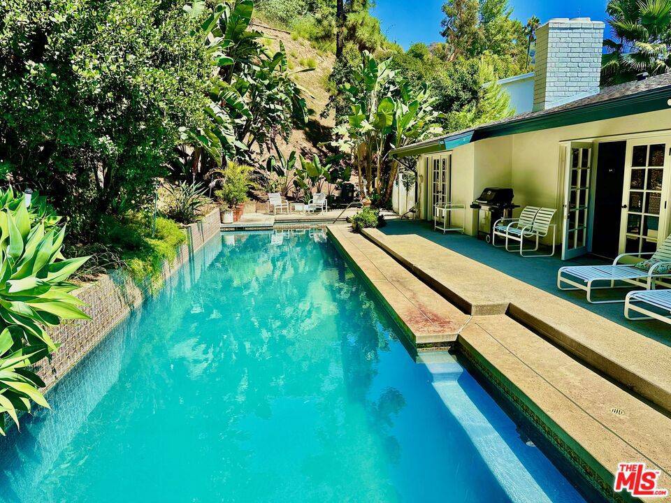 Los Angeles, CA 90068,6433 Tahoe DR